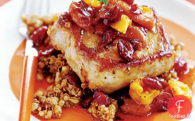 Côtelettes de Porc Poêlées au Pilaf de Quinoa et Fruits Secs