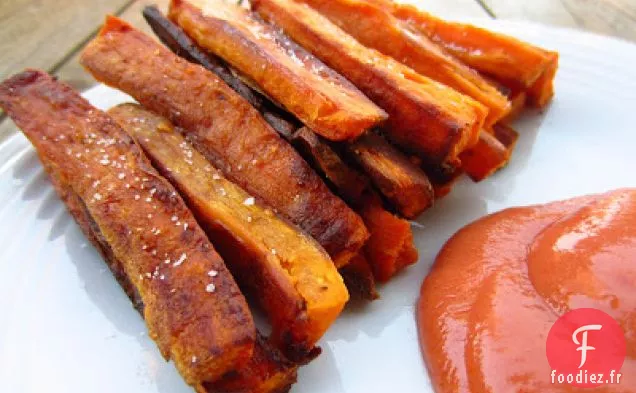 Frites De Patates Douces Au Four Avec Ketchup Épicé