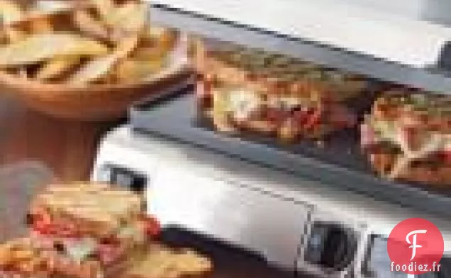 Steak Au Fromage Et Panini Aux Champignons Avec Frites Au Steak