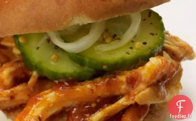 Curseurs De Poulet À La Carolina Avec Cornichons D'Été Faciles