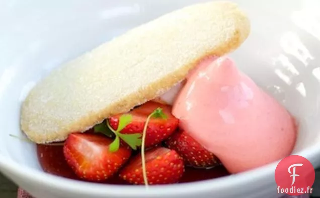 Gelée De Fraises, Glace Et Sablés