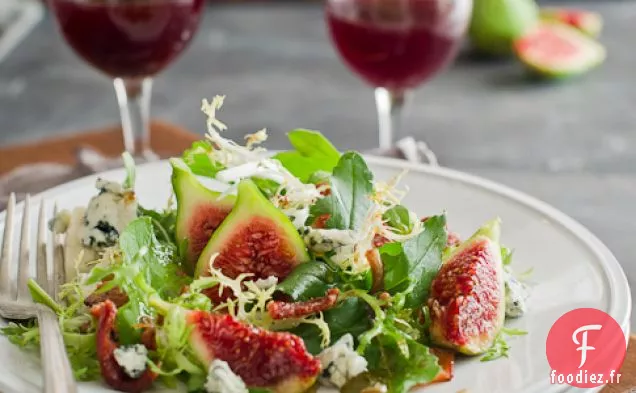 Salade De Roquette Et figues Avec Vinaigrette Au Fromage Bleu Et Bacon Chaud Recette