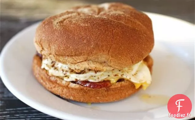 Sandwich Double Aux Œufs Et Au Bacon