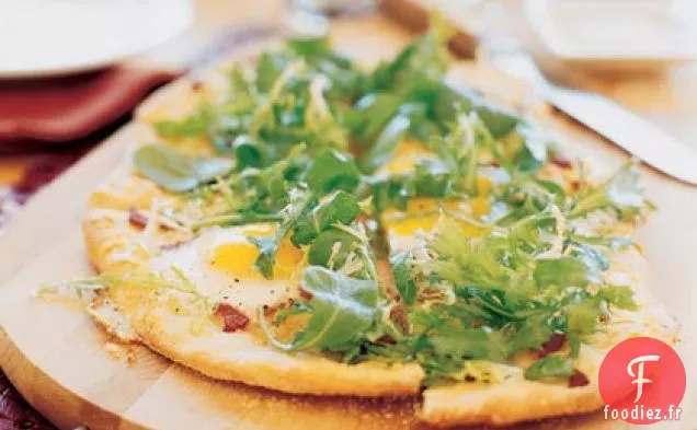 Brunch Pain Plat aux Œufs, Bacon et Frisée