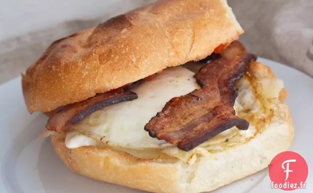 Sandwich Au Bacon Et Aux Œufs Avec Pepper Jack