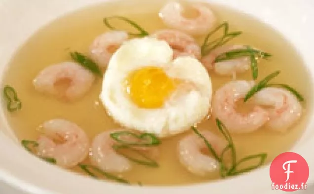 Prosciutto Consommé Aux Crevettes Et Œufs Pochés Au Bacon