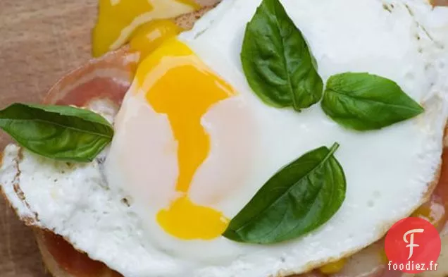 Sandwichs Au Provolone Grillé, Aux Œufs Et À La Pancetta