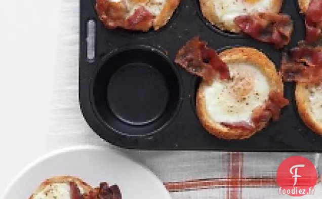 Tasses De Bacon, D'Œufs Et De Pain Grillé