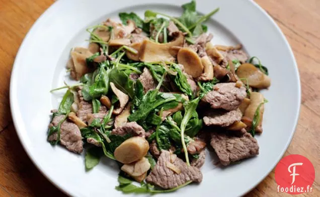 Straccetti Avec La Rucola Et Le Funghi