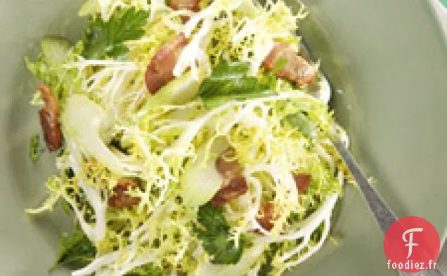 Salade Frisée Avec Vinaigrette Au Bacon Chaud