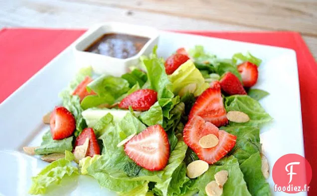 Salade de Vinaigrette Balsamique aux Fraises