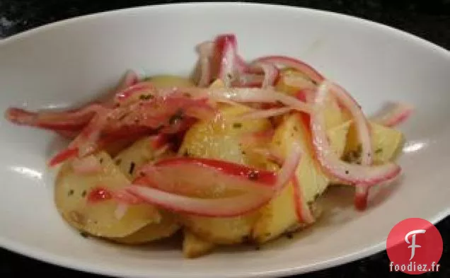 Salade De Pommes De Terre Et Oignons Au Sel Et Au Vinaigre