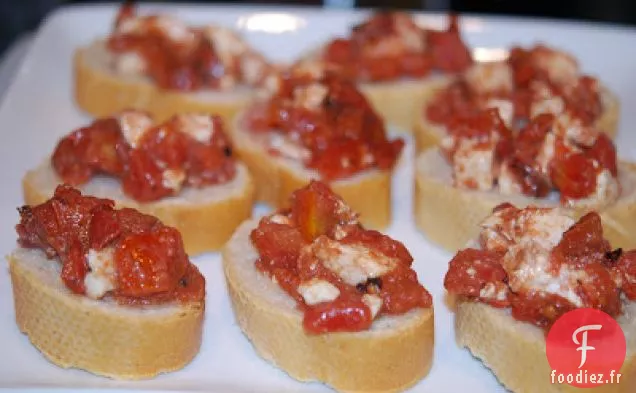 Bruschetta De Tomates Rôties Au Feu Balsamique Avec Mozzarella De Bufflonne