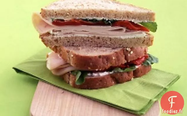 Sandwich À La Dinde Avec Ricotta, Poivrons Rouges Et Roquette