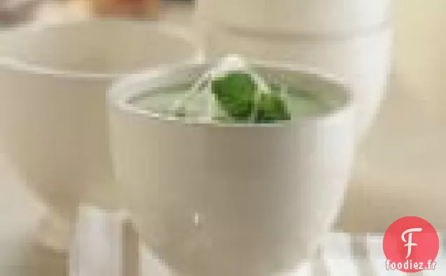 Soupe De Pois Frais À La Crème De Fleurs De Ciboulette