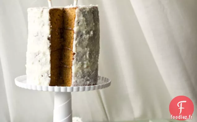 Gâteau Au Thé Thaï Avec Glaçage À La Crème De Noix De Coco