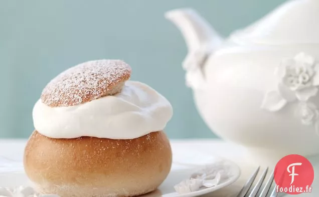 Brioches Épicées aux Amandes et à la Crème