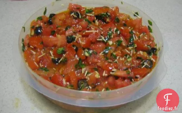 Pâtes À La Sauce Tomate Et Basilic Épicée