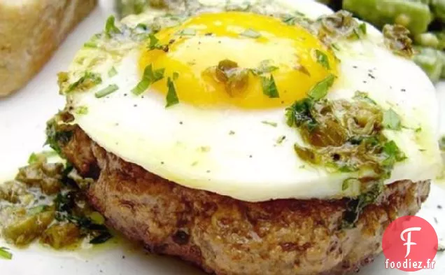 Steak Haché Avec Oeufs à Cheval (Hamburgers Avec Oeufs à Cheval