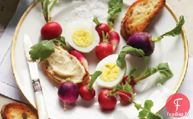 Œufs Durs aux Radis et Crostini au Beurre d'Anchois