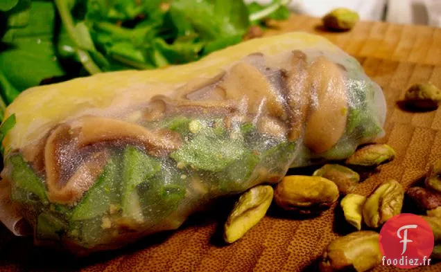 Rouleau De Printemps À La Courge Spaghetti, Shitake, Roquette Et Pistache