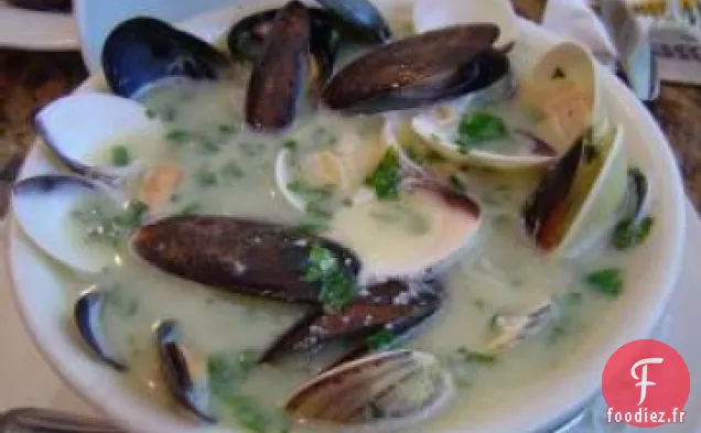 Poissons, Palourdes et Moules au Vin Blanc et à l'Ail