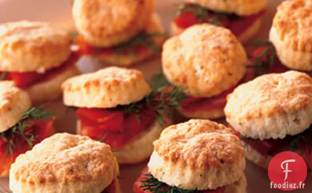 Biscuits au Fromage de Chèvre et au Poivre Noir au Saumon Fumé et à l'Aneth