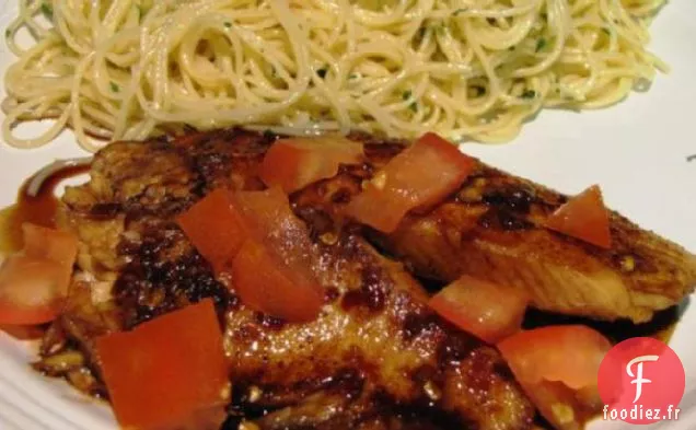Tilapia De Jamin Avec Sauce Noire Épicée