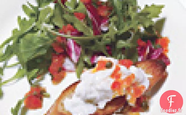 Salade de Radicchio et Roquette avec Vinaigrette au Poivre Rôti et Crostini à la Burrata