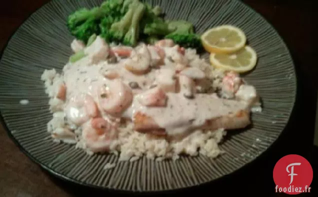Tilapia Avec une Sauce Crémeuse au Vin Blanc de Crevettes et de Crabe