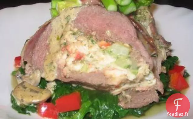 Filet d'Autruche Farci de Crabe et de Bœuf Sauce au Poivre