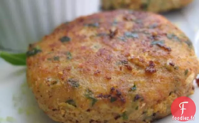 Gâteaux De Poisson Thaïlandais Avec Trempette Chaude Aux Arachides