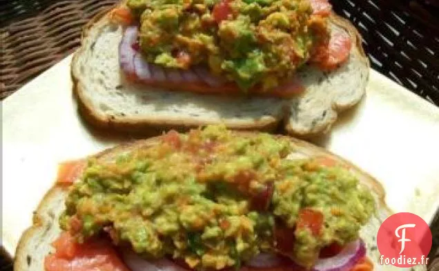 Bruschetta au Saumon Fumé au Guacamole