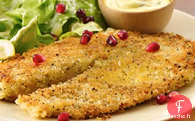 Tilapia au Citron et Poivre Poêlé avec Salade de Vinaigrette Crémeuse aux Graines de Citrouille garnie de Graines de Grenade