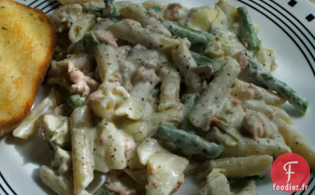Penne au Saumon Avec Sauce au Pesto au Basilic, Artichauts et Asperges