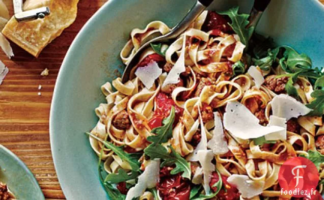 Fettuccine à la Saucisse, à la Tomate et à la Roquette