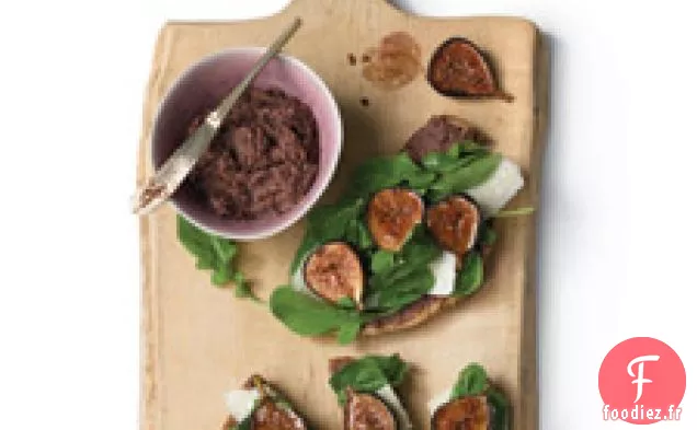 Sandwichs Aux Figues À Face Ouverte Avec Roquette Et Parmesan
