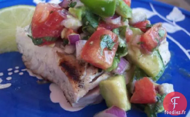 Mahi Mahi Grillé Avec Salsa À L'Avocat