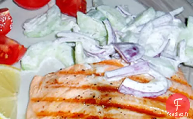 Saumon Grillé Avec Salade De Concombre