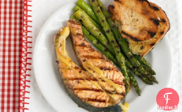 Steaks de Saumon Grillés Sauce Moutarde et Asperges