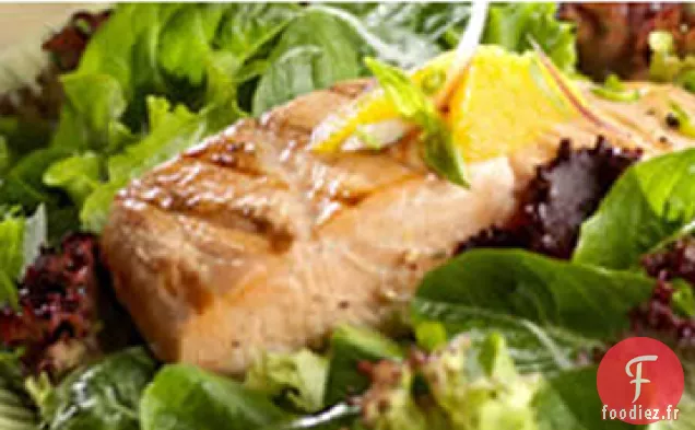 Saumon Grillé avec Salsa aux Agrumes et Petits Légumes Verts