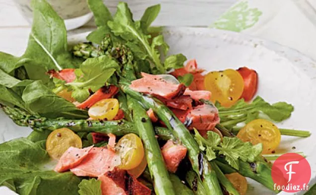 Salade de Saumon et Asperges Grillées