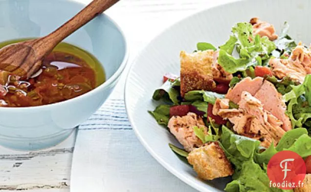 Salade de Saumon Grillé avec Sauce Salsa