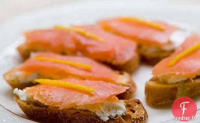 Toasts au Saumon Fumé et au Fromage de Chèvre
