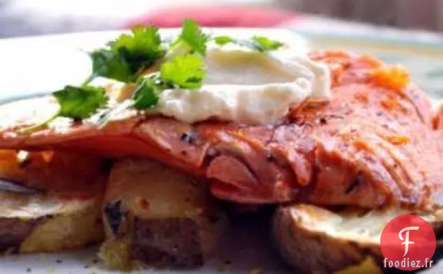 Sel et Poivre Saumon Avec Mayonnaise au Citron Vert Et Pommes De Terre