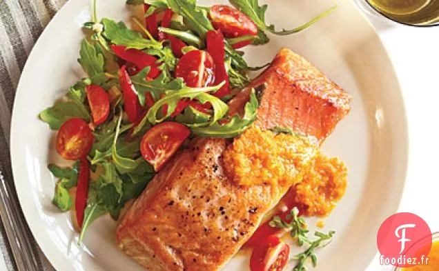 Salade Croustillante de Saumon et Roquette à la Vinaigrette Carotte-Gingembre