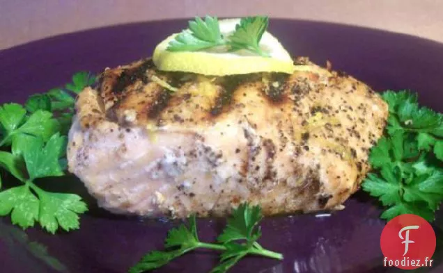 Saumon Infusé D'Agrumes Avec une Croûte de Poivre d'Agrumes.