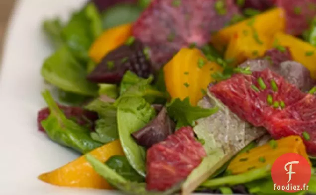 Salade De Betteraves Rôties Et D'Orange Sanguine Aux Légumes Verts Épicés