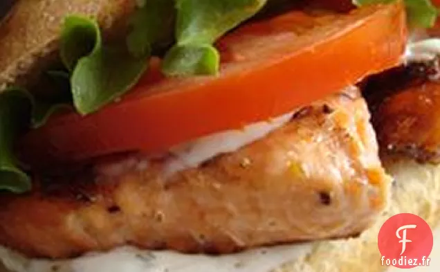 Sandwich au Saumon Grillé avec Sauce à l'Aneth