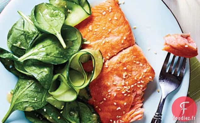 Salade de Saumon aux Épinards et Vinaigrette au Miso